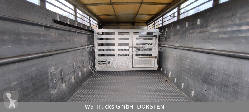 Kamion Mercedes 1223 1 Stock Hohe Gitter...