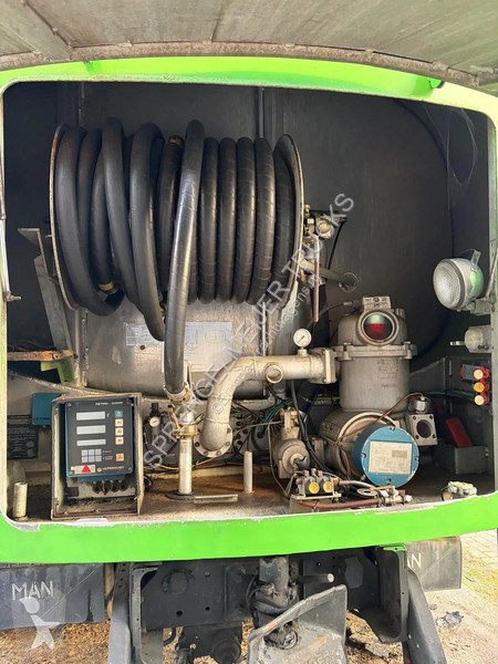 Kamion MAN F2000 14500 liter,manual feulpomp