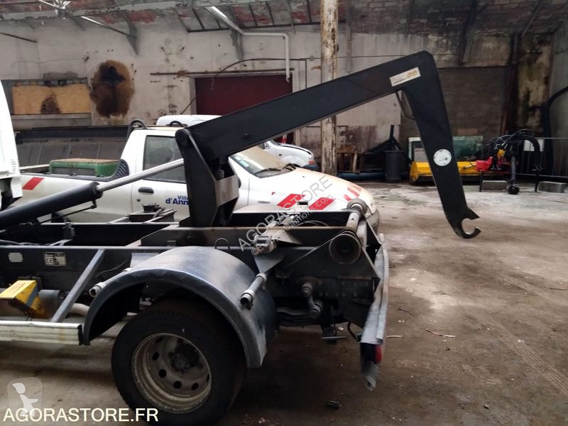 Nissan CABSTAR truck
