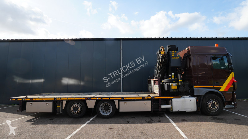 Vrachtwagen DAF 6x2 flatbed truck with...