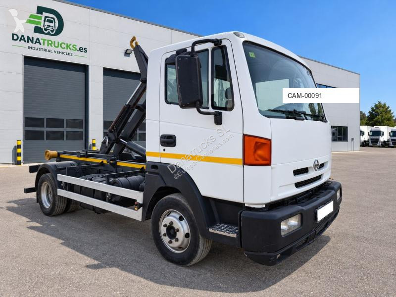 Nissan 5 Tn truck