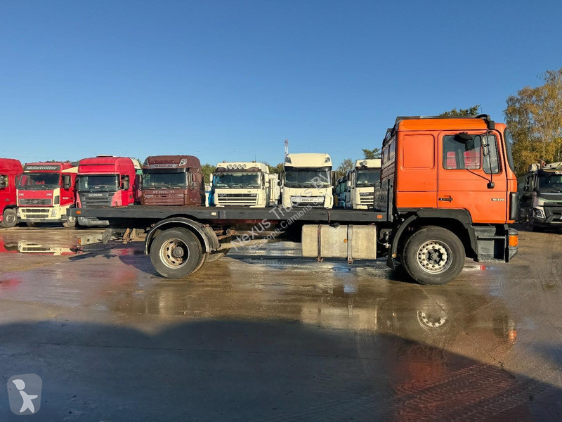 Vrachtwagen MAN (6 CYLINDER WITH MANUAL PUMP /...