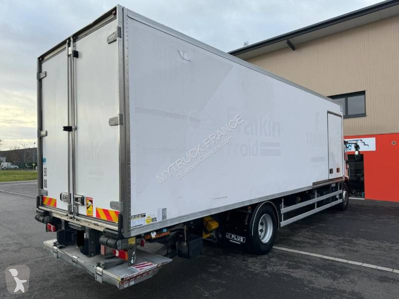 Vrachtwagen Iveco 190 E 28