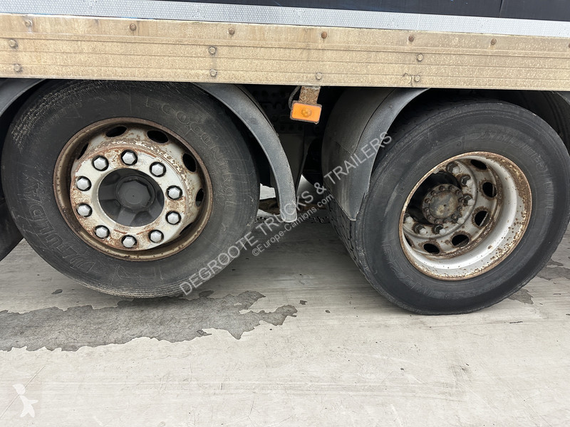 Teherautó Volvo 330 - 6x2