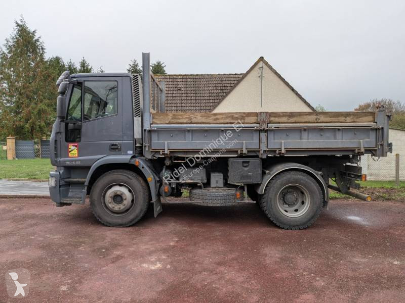 Teherautó Iveco 150 E 22
