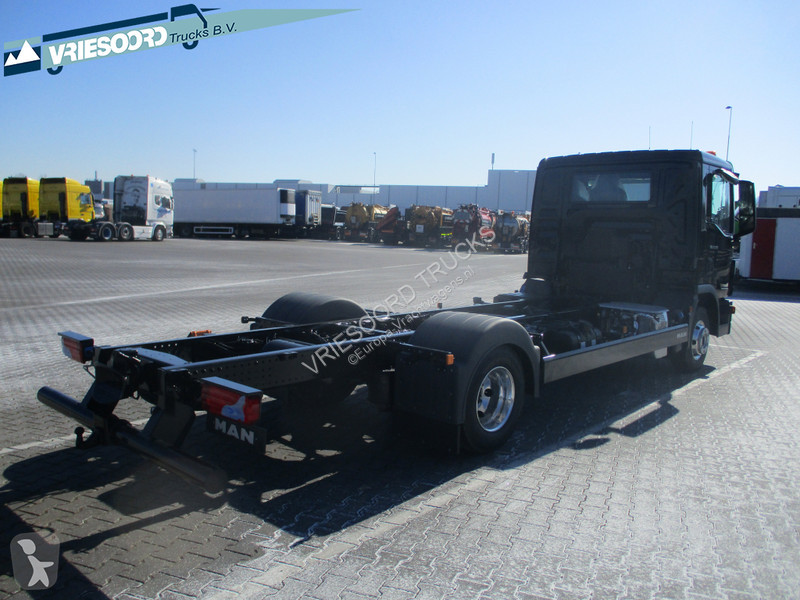 Camião MAN 8.220 4x2 BL RHD