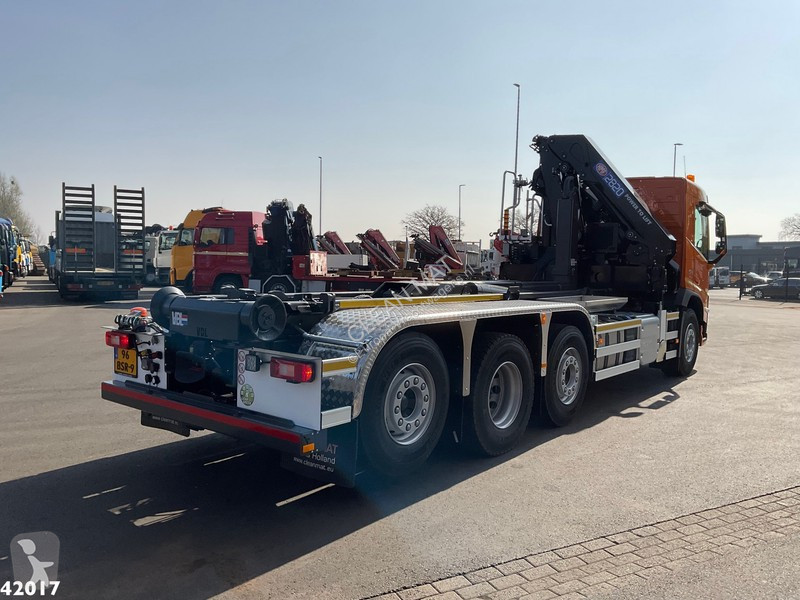 Camion Volvo 420 8x2 HMF 28 Tonmeter laadkraan