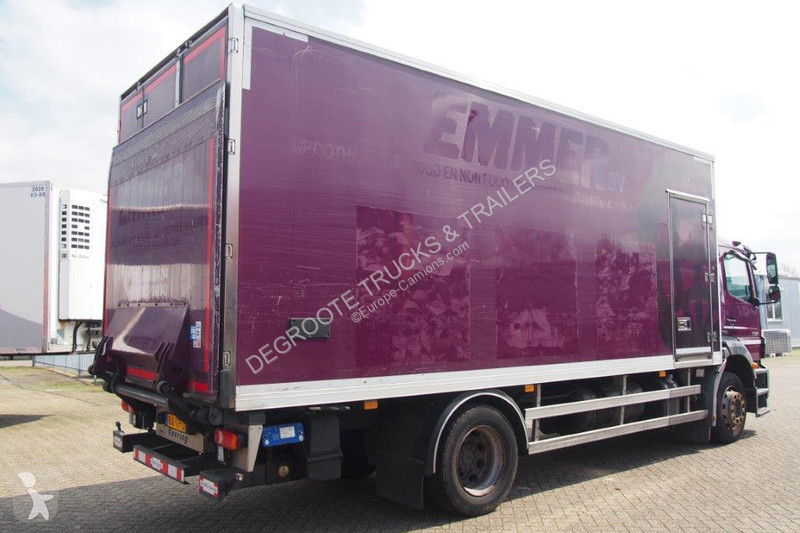 Vrachtwagen Mercedes 1824