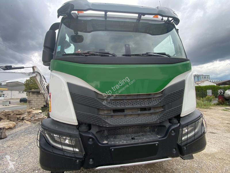 Kamion Iveco 460