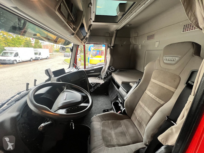 Kamion Iveco 260s42 stralis