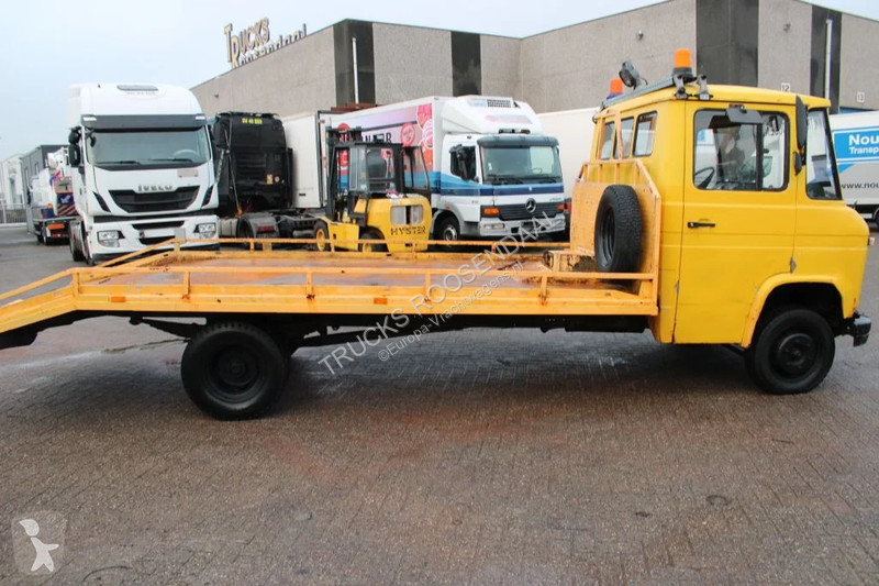 Vrachtwagen Mercedes 508 MANUAL