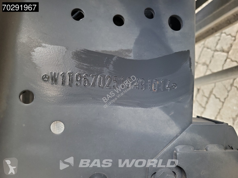 Kamion Mercedes 1221 4X2 1500kg Ladebordwand...