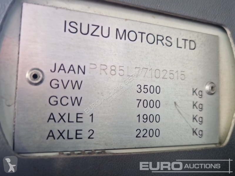 Kamión Isuzu NPR