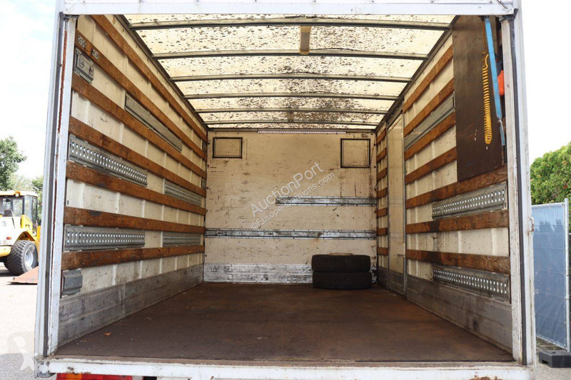 Camion Mercedes 813D
