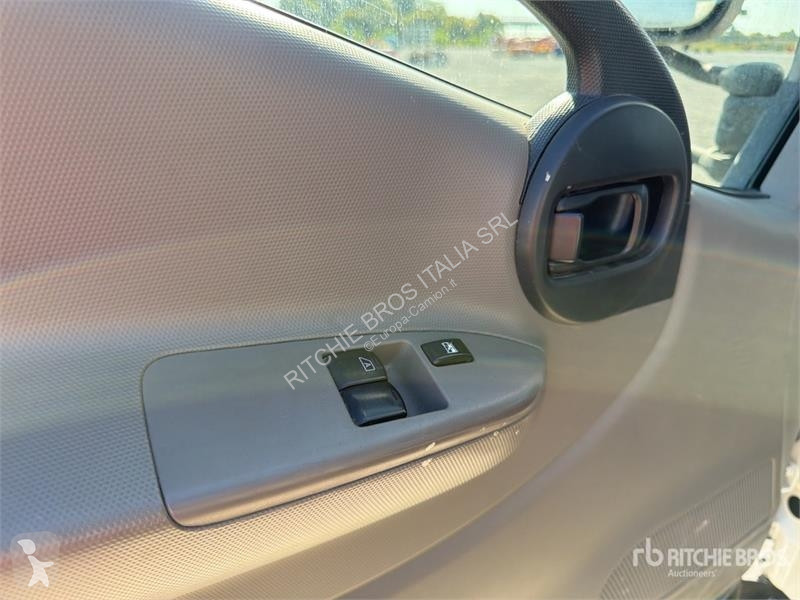 Вантажівка Nissan Socage DA320 19 m on Nissan...