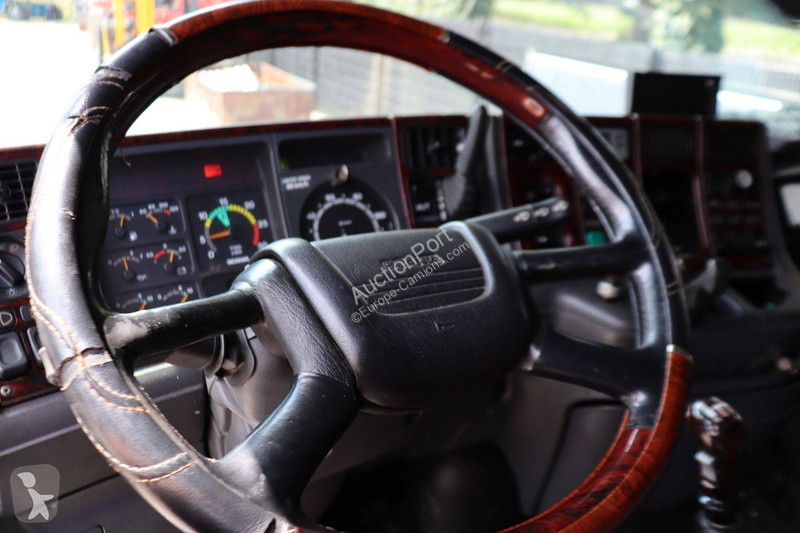 Camión Scania T124 A4X2 NA 470