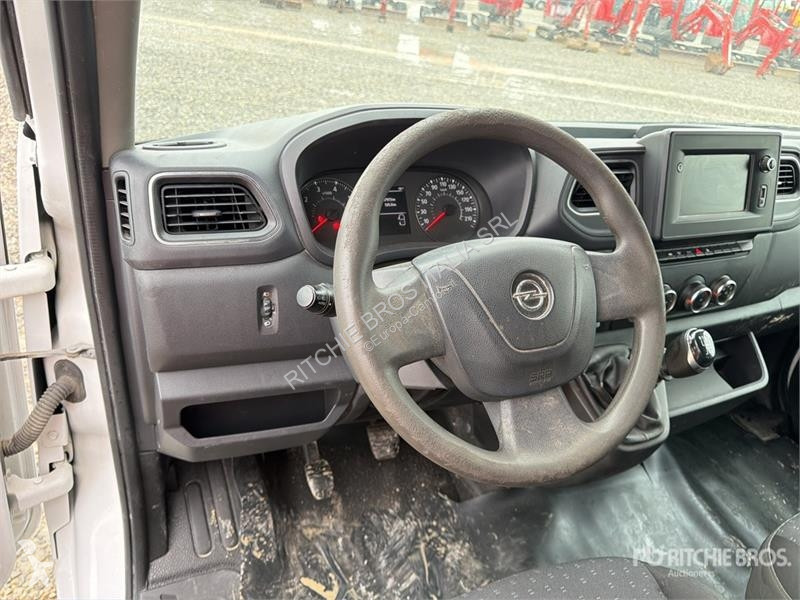 Kamion Opel Crew Cab Flatbed Truck