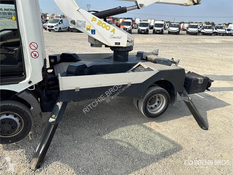 Camión Nissan P200A 17.8 m on Nissan Bucket Truck