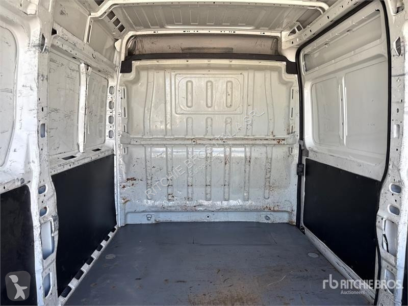 Camion Peugeot 335 L2H2 2.0 BLUEHDI 130CV Van...