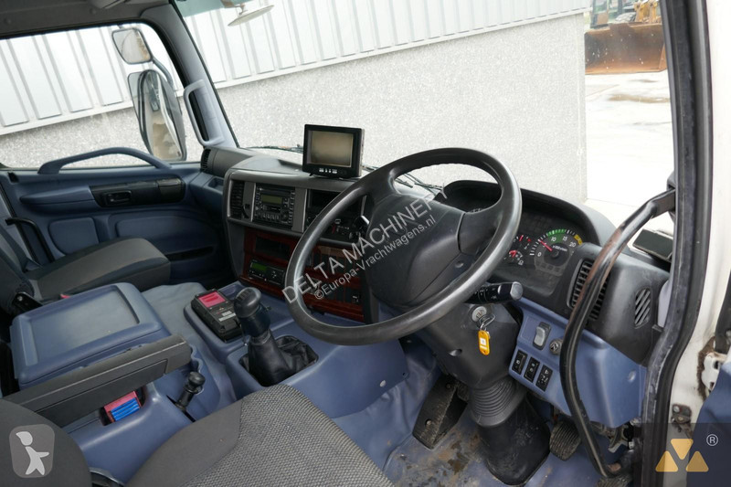 Camion Hino FY crane