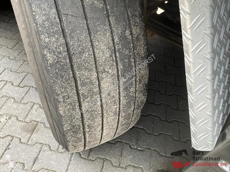 Kamion Volvo 440 10x4 Euro 5 geisoleerde asfalt...