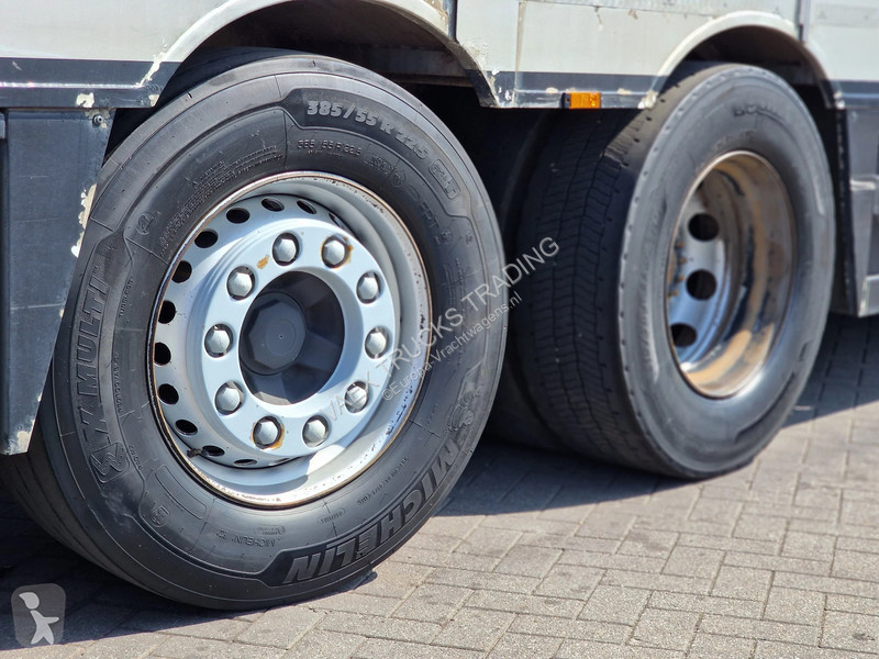 شاحنة Volvo 460 Berdex 3 deck livestock -...