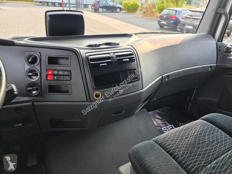Vrachtwagen Mercedes 818 | 3 Sitzen | Ladebordwand