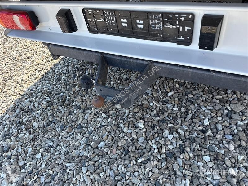 Camión Opel 2.2 103 KW DOKA Crew Cab Flatbed Truck