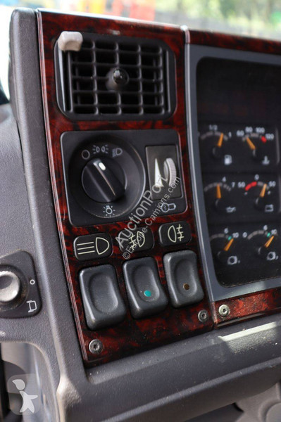 Camión Scania T124 A4X2 NA 470