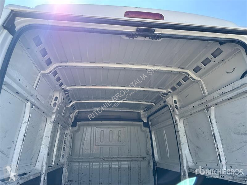 Camion Peugeot 335 L2H2 2.0 BLUEHDI 130CV Van...