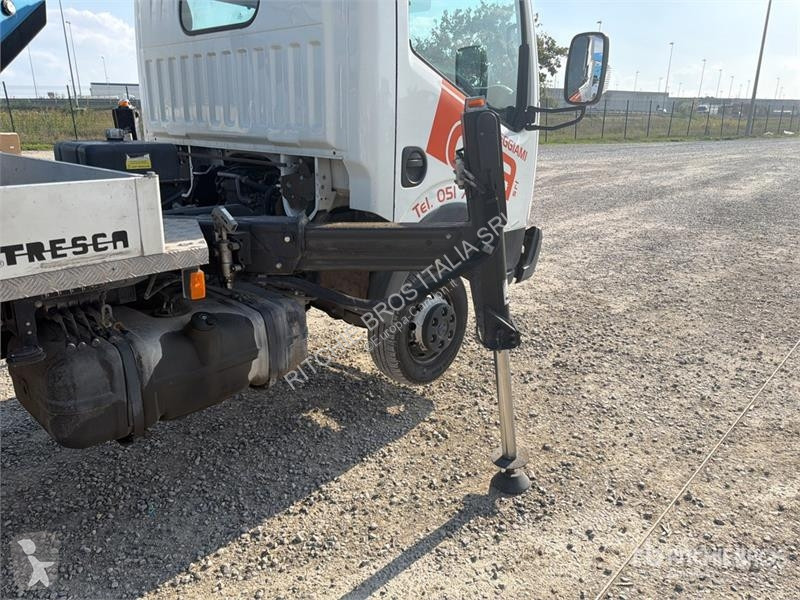 Camion Nissan PNT205 20 m on Nissan NT400...