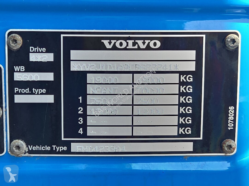 Camião Volvo 330