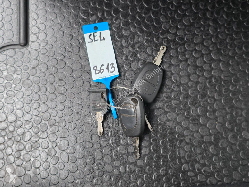 شاحنة Opel Vivaro 2.5 CDTI / Versalift ET-30-NE-XS