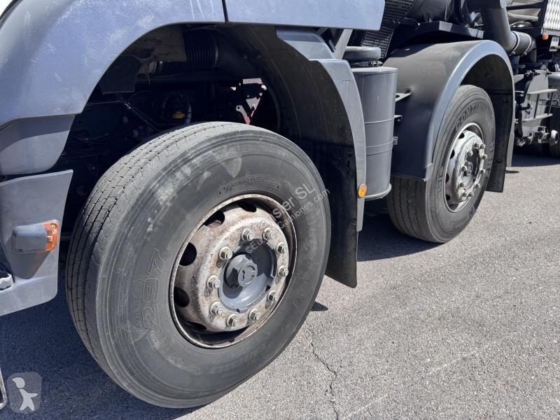 شاحنة Iveco MP410E 42H
