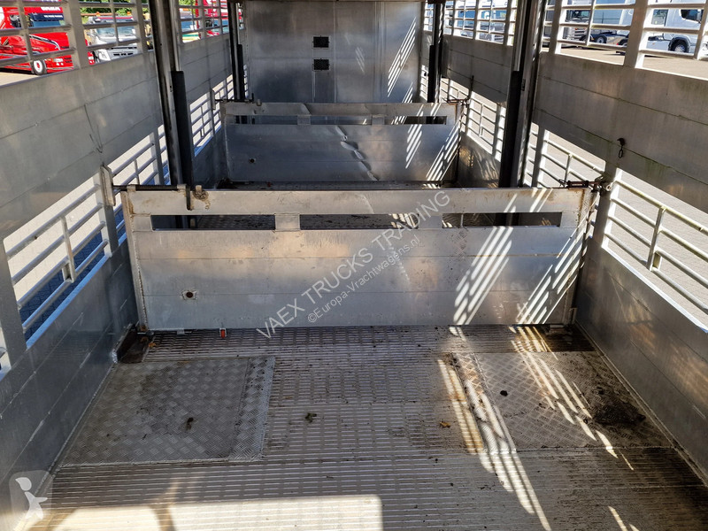 شاحنة Scania P400 8x4*4 - 2/3 deck livestock...
