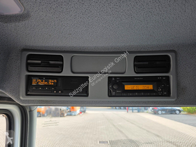 Vrachtwagen Mercedes 818 | 3 Sitzen | Ladebordwand