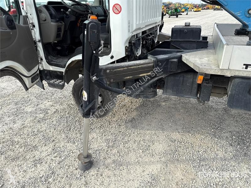 Camion  PNT205 NHD 18.1 m on Nissan Cabstar...