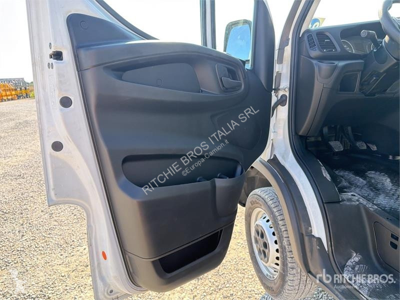 Camion Iveco 19-8,5 HQ 19 m on Iveco 35-140...