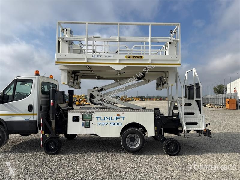 Camion Iveco Palfinger Tunlift 737-500 5 m on...