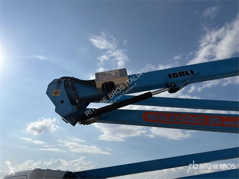 Camion Nissan PNT205 20 m on Nissan NT400...