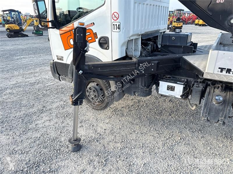 Camion Nissan Isoli PNT230 20.5 m on Nissan...