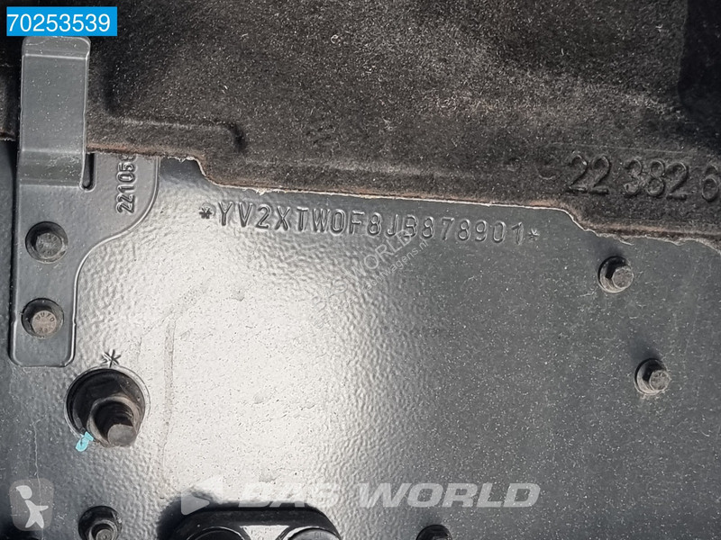 Camion Volvo 420 8X2 Repaired Damage Hiab...