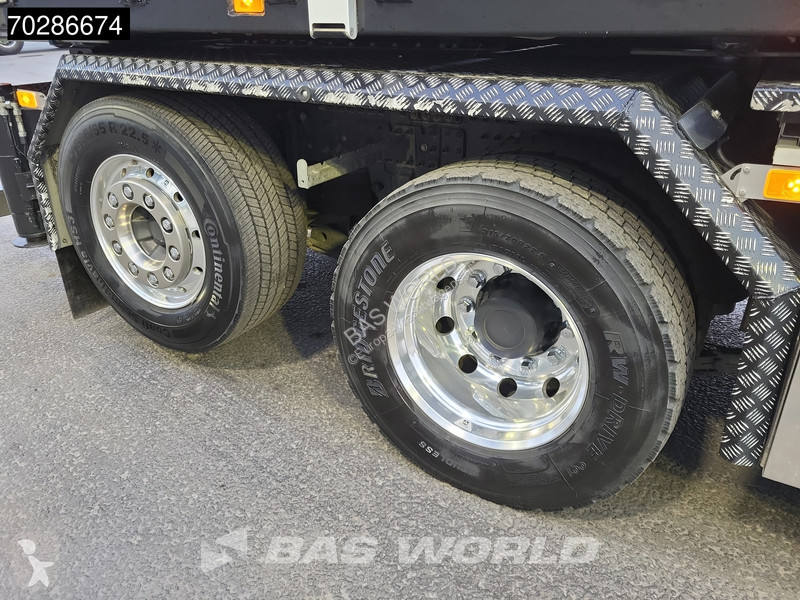 Vrachtwagen Volvo 650 8X2 HMF 7020K-RCS Crane +...