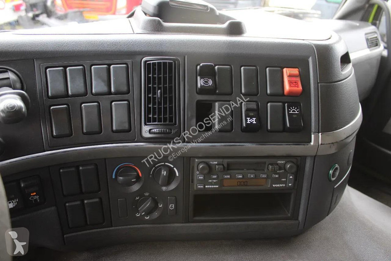 شاحنة Volvo 12340 + ADR + stokota 14.000L + manual