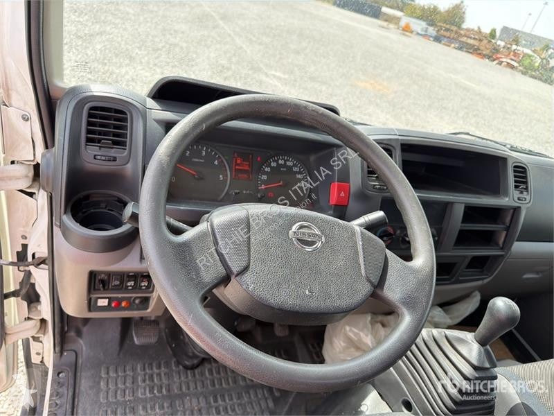 Camión Nissan NT400