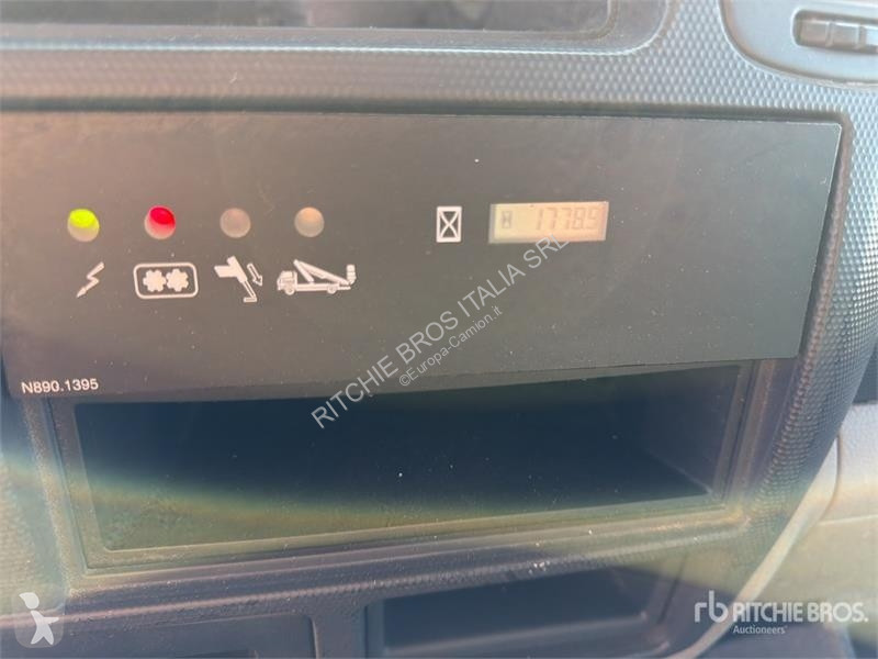 Вантажівка Nissan Socage DA320 19 m on Nissan...