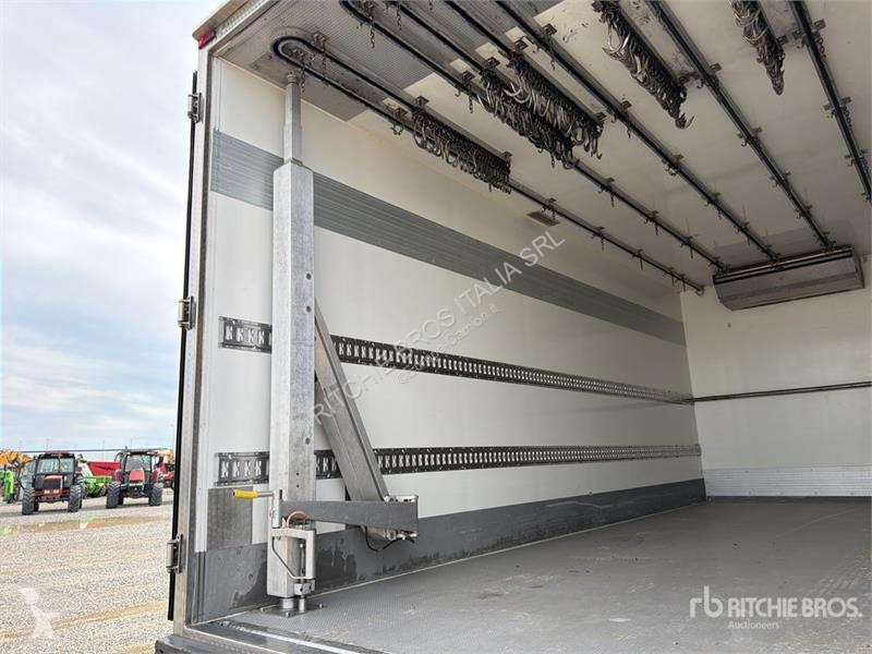 Kamion Iveco 140E28 4x2 Refrigerated Truck