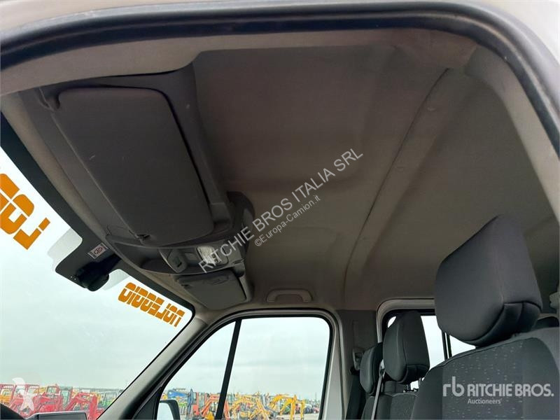 Kamion Opel Crew Cab Flatbed Truck