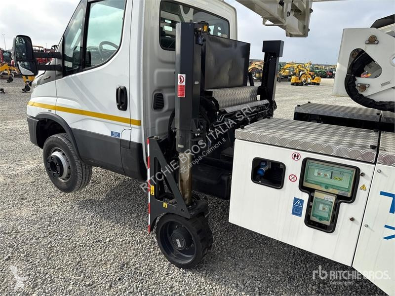 Camion Iveco Palfinger Tunlift 737-500 5 m on...