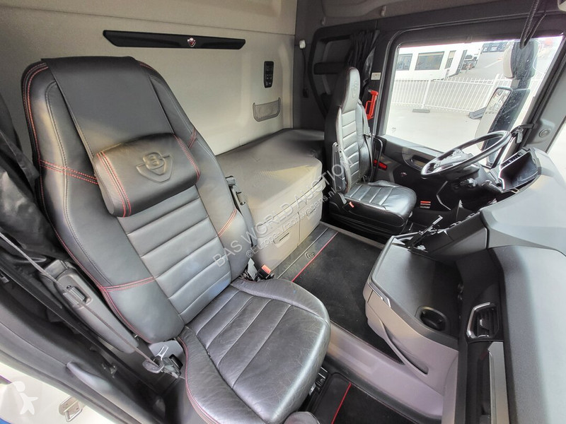 Camião Scania 580